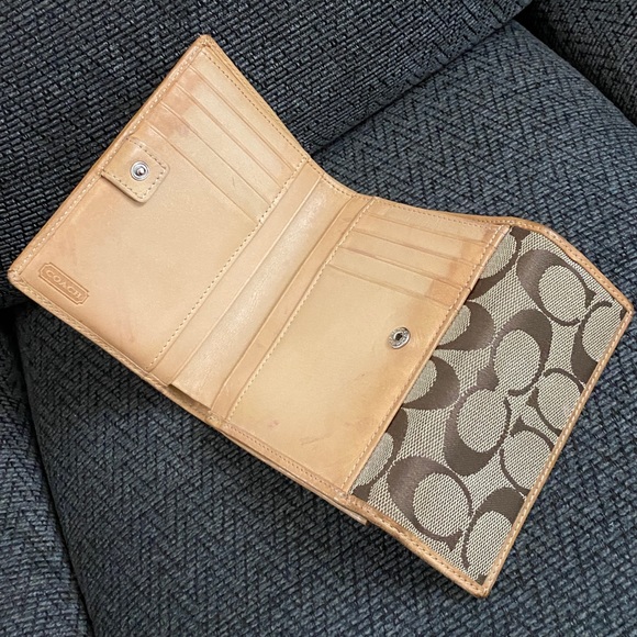 Authentic Coach Wallet! - Picture 3 of 13